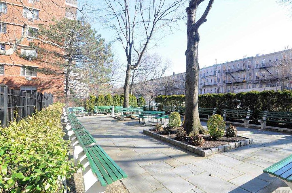 3965 52nd St, Flushing NY  11377-3254 exterior
