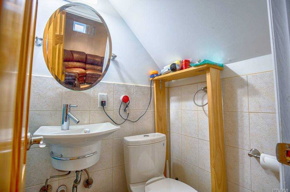 67-24 214th St, Flushing NY exterior