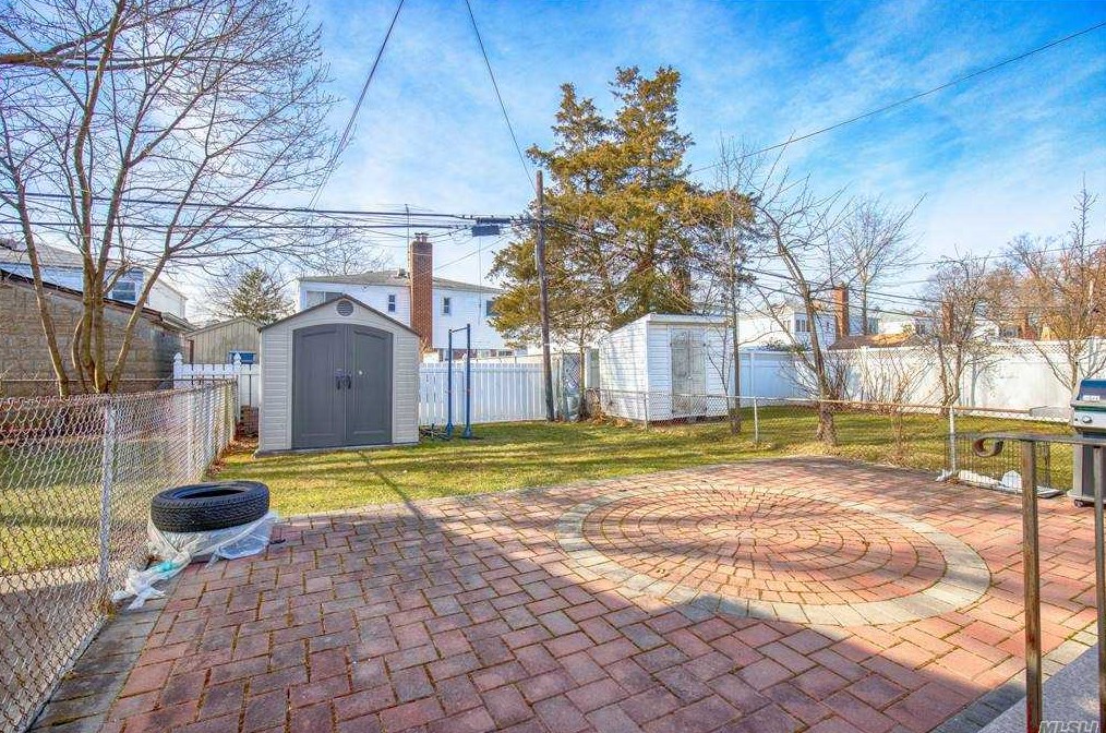 67-24 214th St, Flushing NY exterior