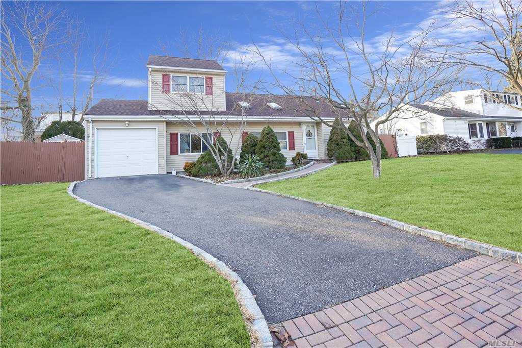 47 Huron St Port Jefferson Station Ny 11776 Mls 3283858 Coldwell Banker