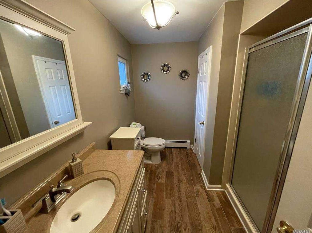 6 Jamie St, Panamoka NY  11961-3120 exterior