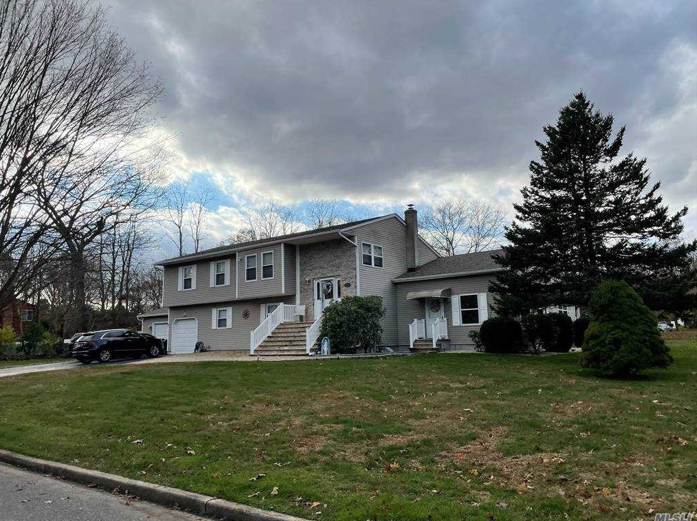 6 Jamie St, Panamoka NY  11961-3120 exterior