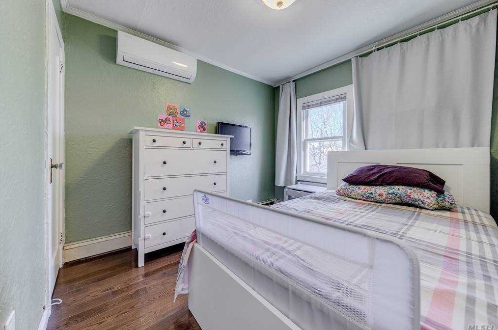 32-35 203rd St, Flushing NY exterior