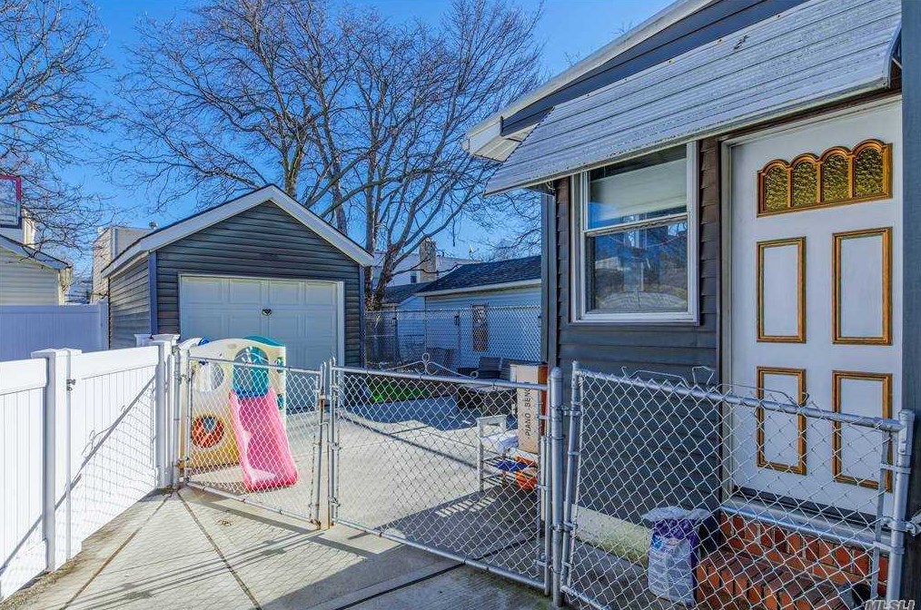 32-35 203rd St, Flushing NY exterior