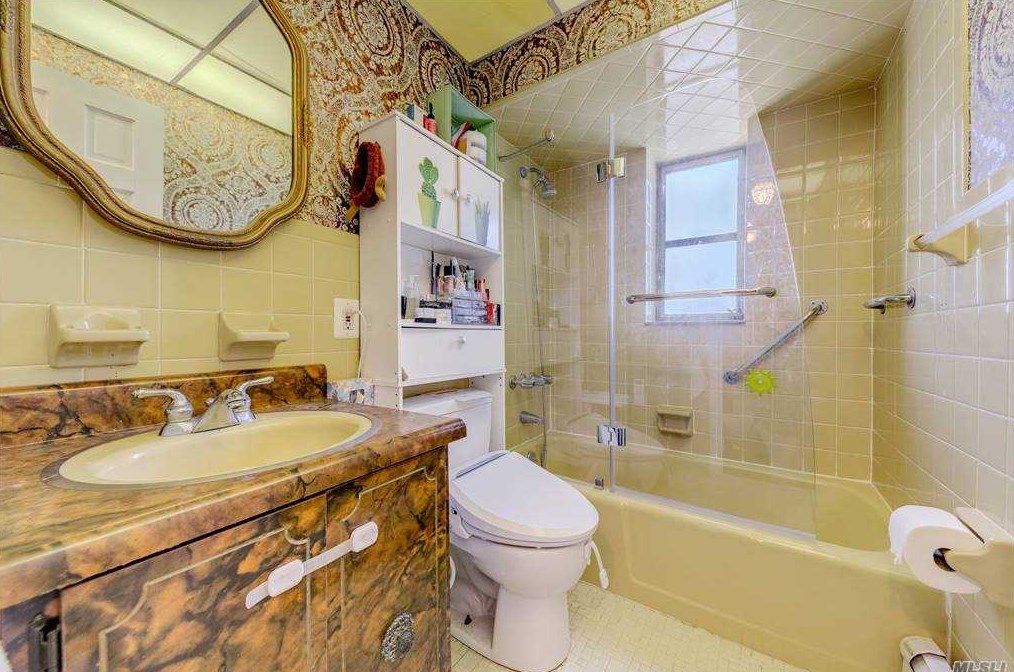 32-35 203rd St, Flushing NY exterior