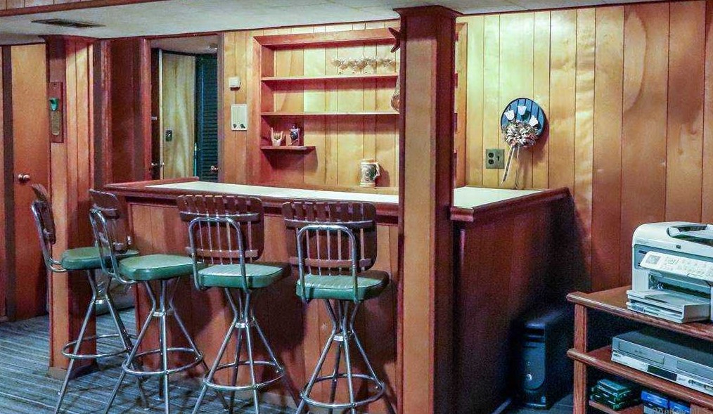 17 Eustace Dr, Commack NY 11725-5318 exterior