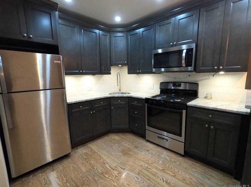 426 Essex St, Brooklyn NY  11208-2212 exterior