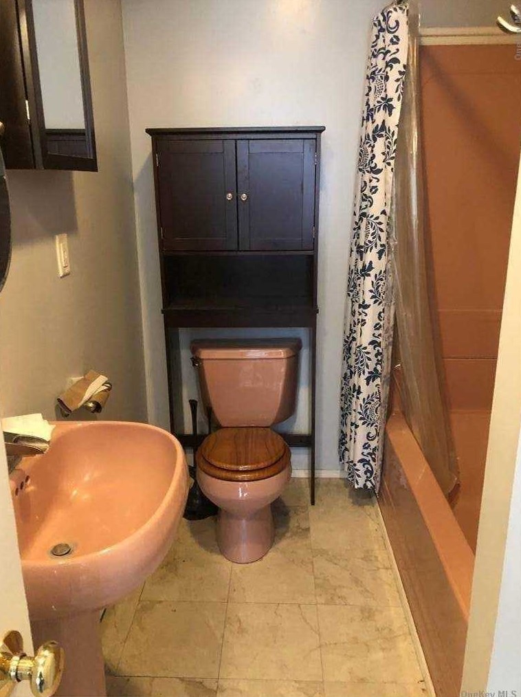 59 Adirondack Dr, Selden NY  11784-3234 exterior