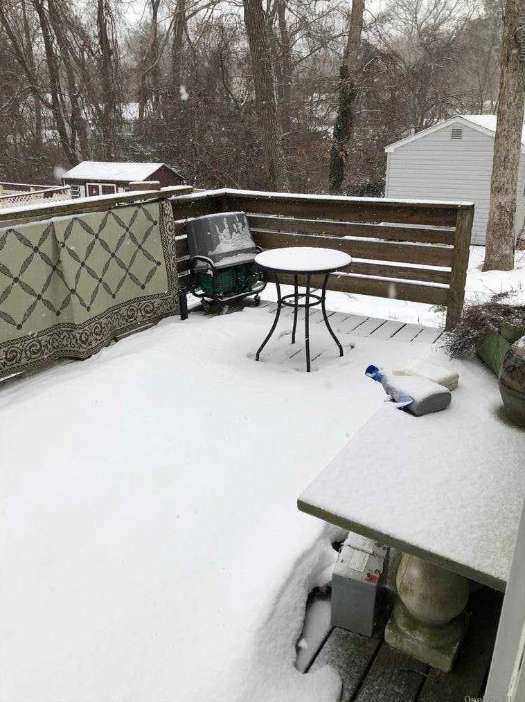 59 Adirondack Dr, Selden NY  11784-3234 exterior