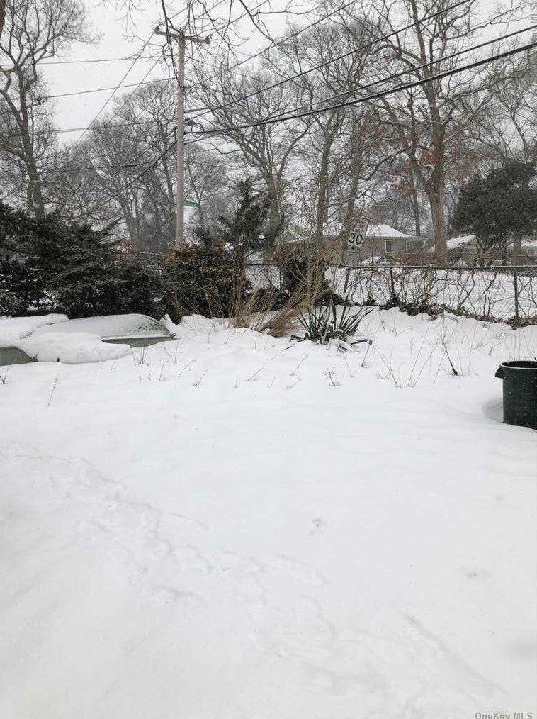 59 Adirondack Dr, Selden NY  11784-3234 exterior