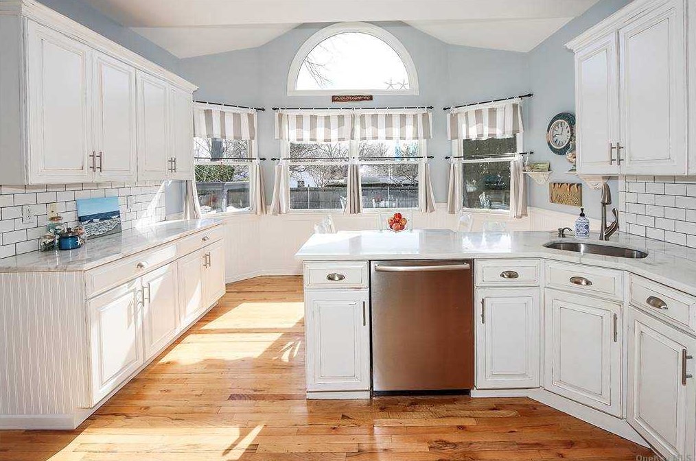 2188 Cameron Ave, North Merrick NY 11566-2222 exterior