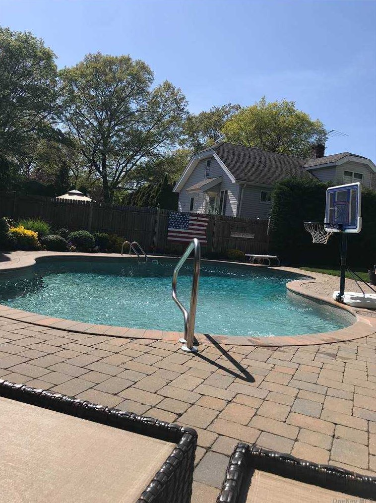 2188 Cameron Ave, North Merrick NY 11566-2222 exterior