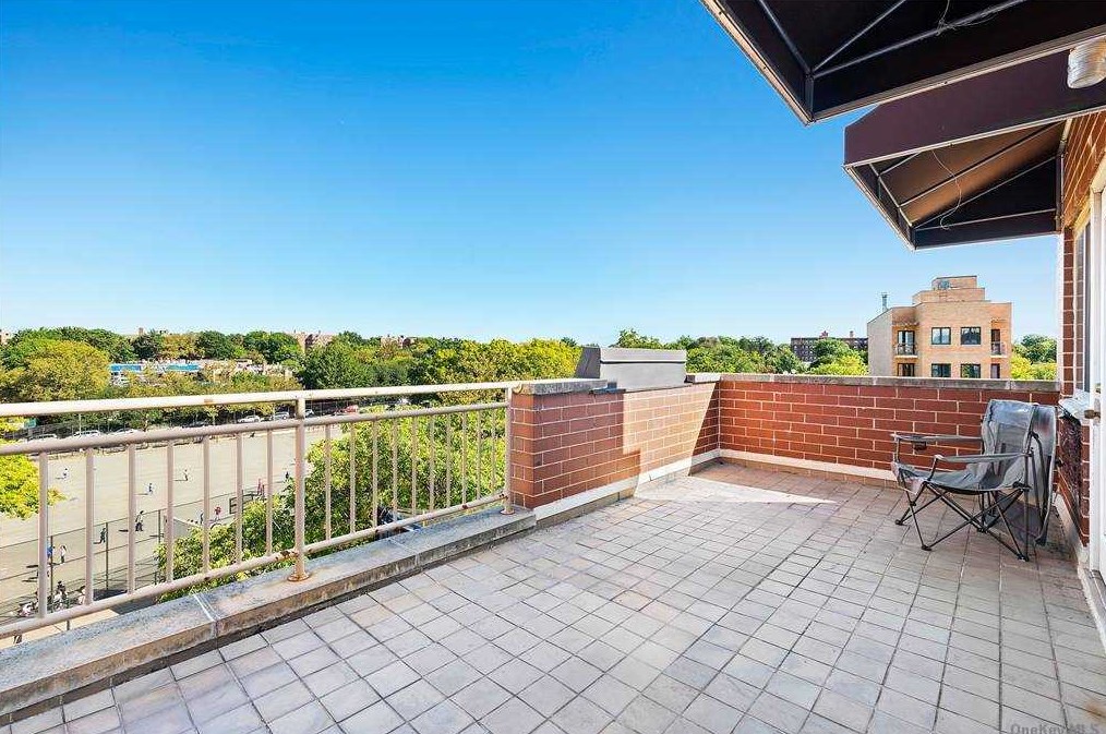 140-24 31st Dr, Flushing NY exterior