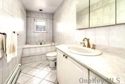 83 Manor Rd, Hunt NY  11743-4838 exterior