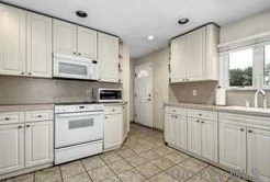 83 Manor Rd, Hunt NY  11743-4838 exterior