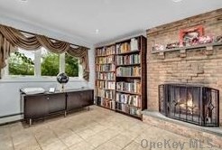 83 Manor Rd, Hunt NY  11743-4838 exterior