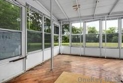 83 Manor Rd, Hunt NY  11743-4838 exterior