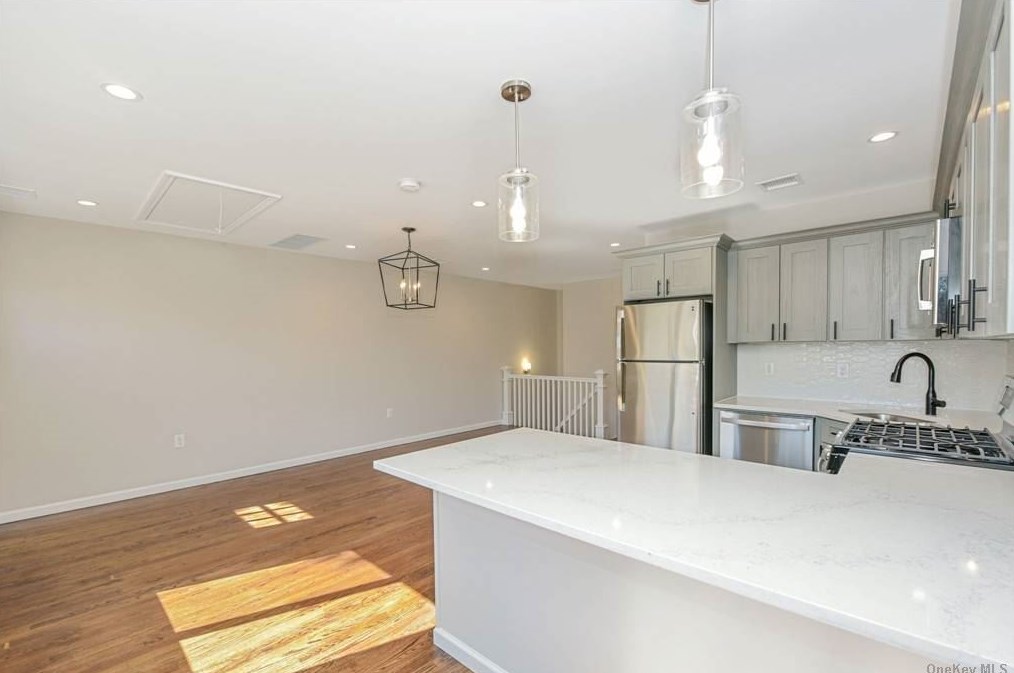 86-29 77 Ave, Flushing NY 11385-7521 exterior