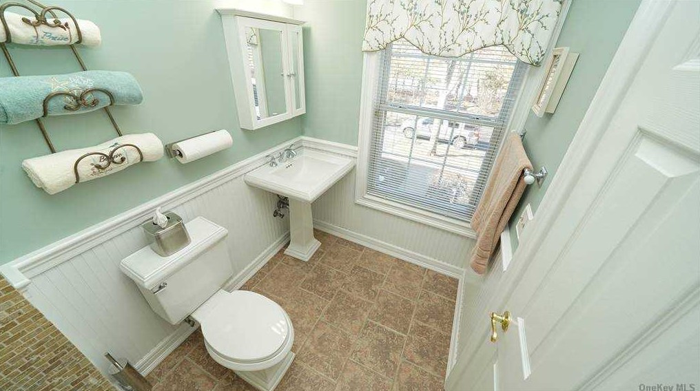 77 Commodore Cir, Prt Jefferson Station NY  11776-2265 exterior