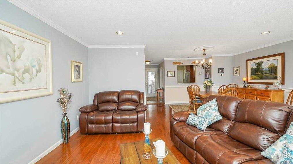 77 Commodore Cir, Prt Jefferson Station NY  11776-2265 exterior