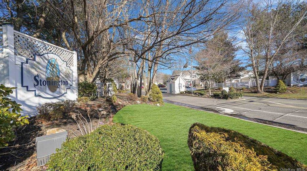 77 Commodore Cir, Prt Jefferson Station NY  11776-2265 exterior