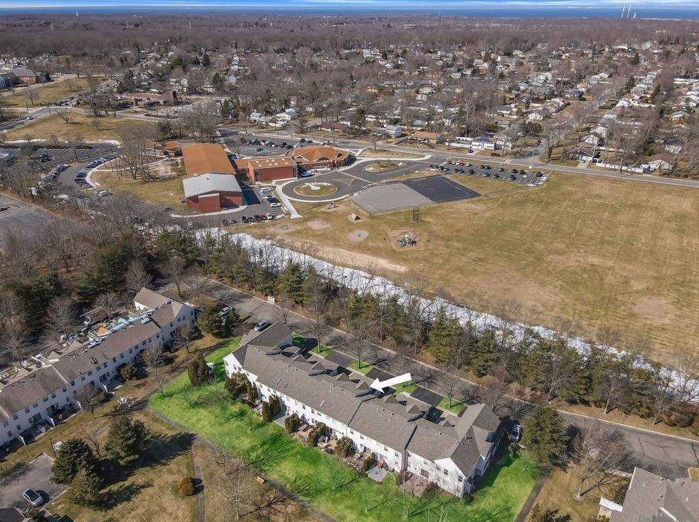 77 Commodore Cir, Prt Jefferson Station NY  11776-2265 exterior