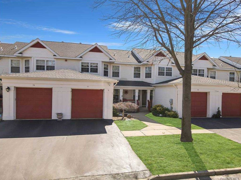 77 Commodore Cir, Prt Jefferson Station NY  11776-2265 exterior