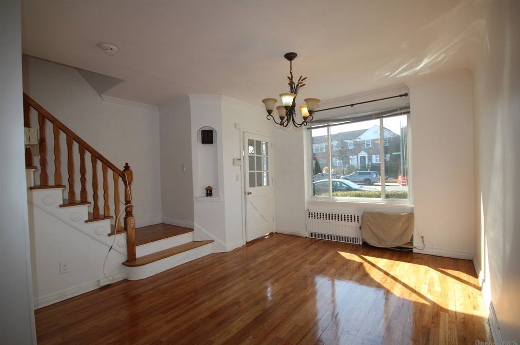75 Utopia Pkwy, Flushing NY  11366-2932 exterior