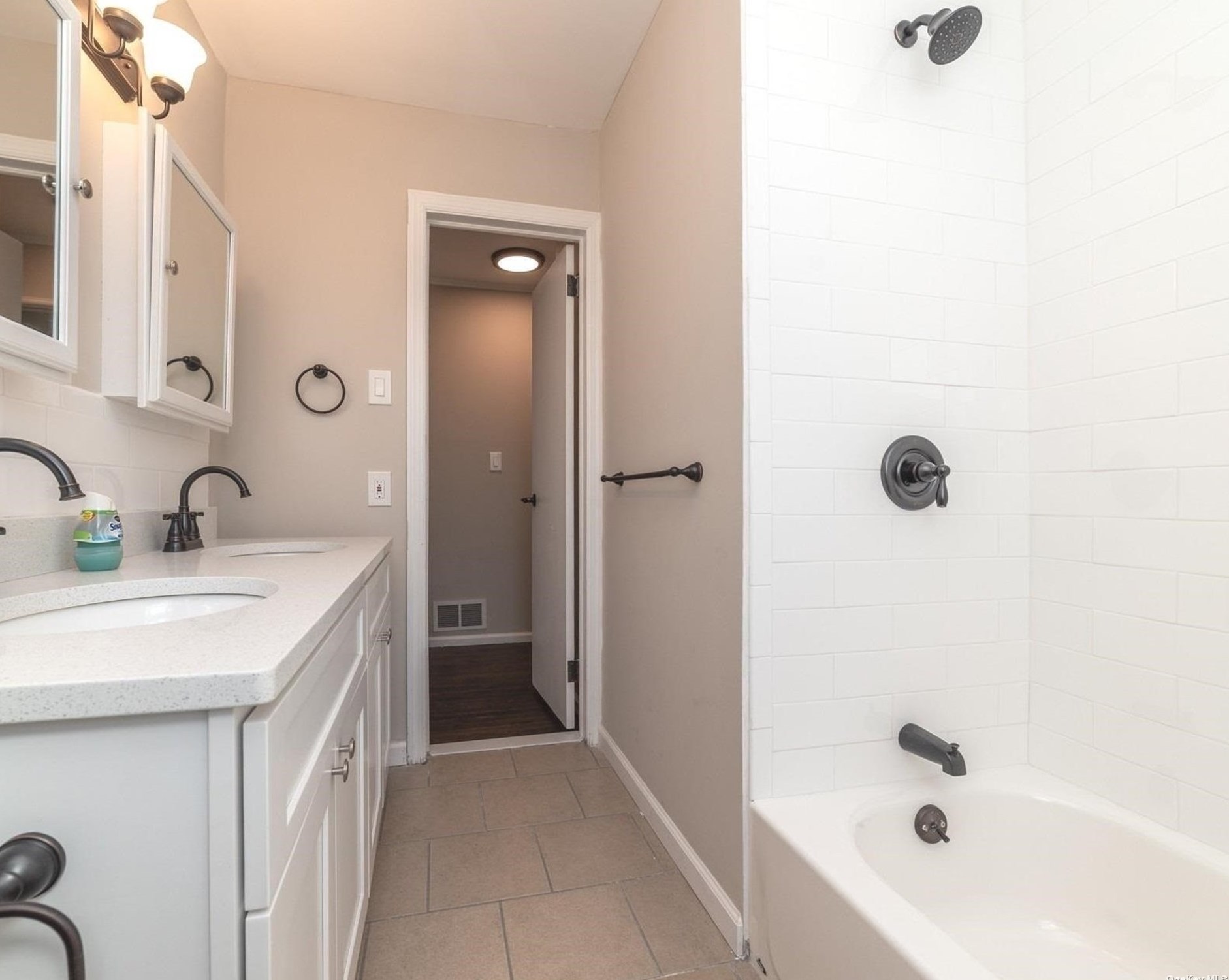 12 Kipling Dr, Greenlawn NY  11740-2713 exterior