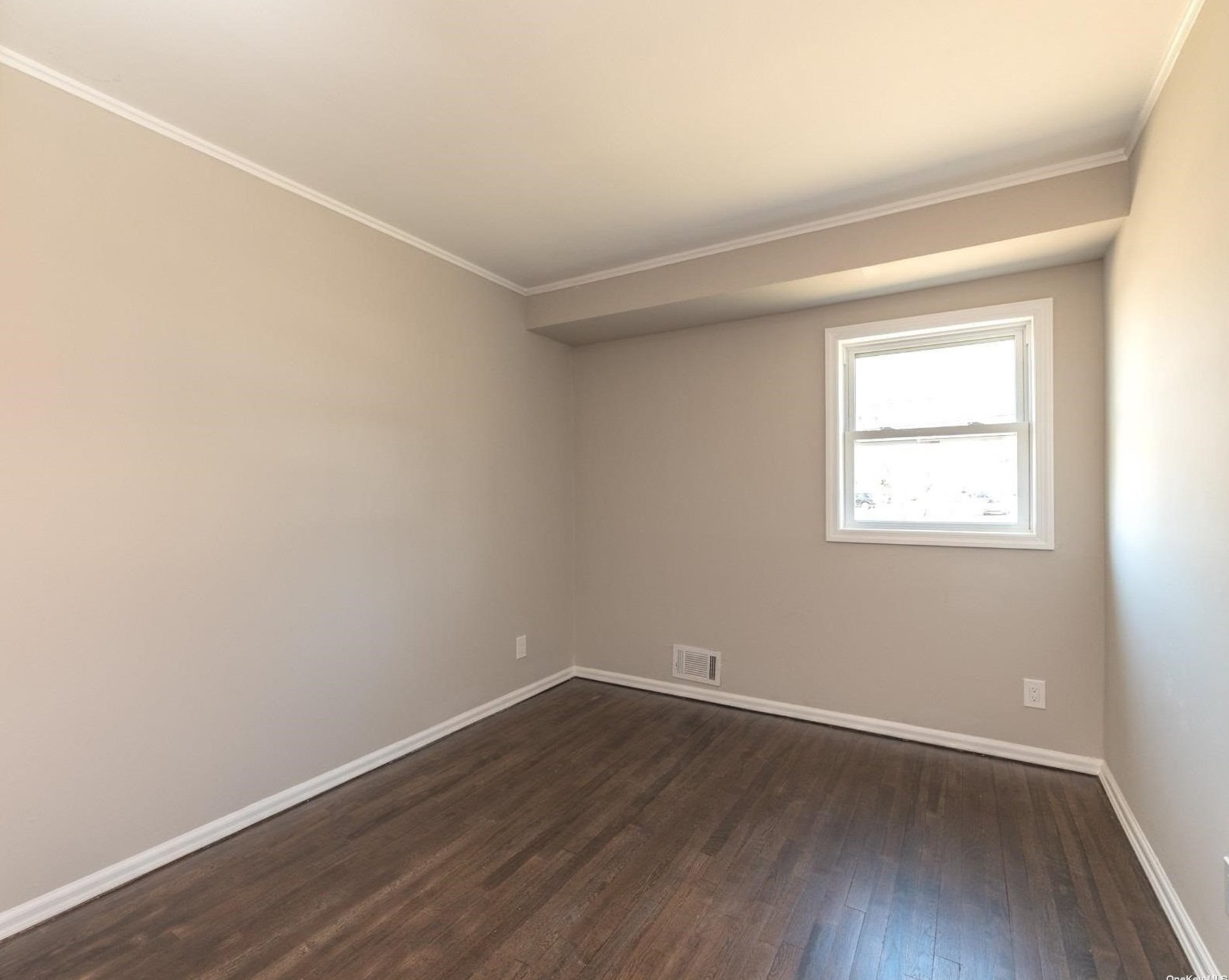 12 Kipling Dr, Greenlawn NY  11740-2713 exterior