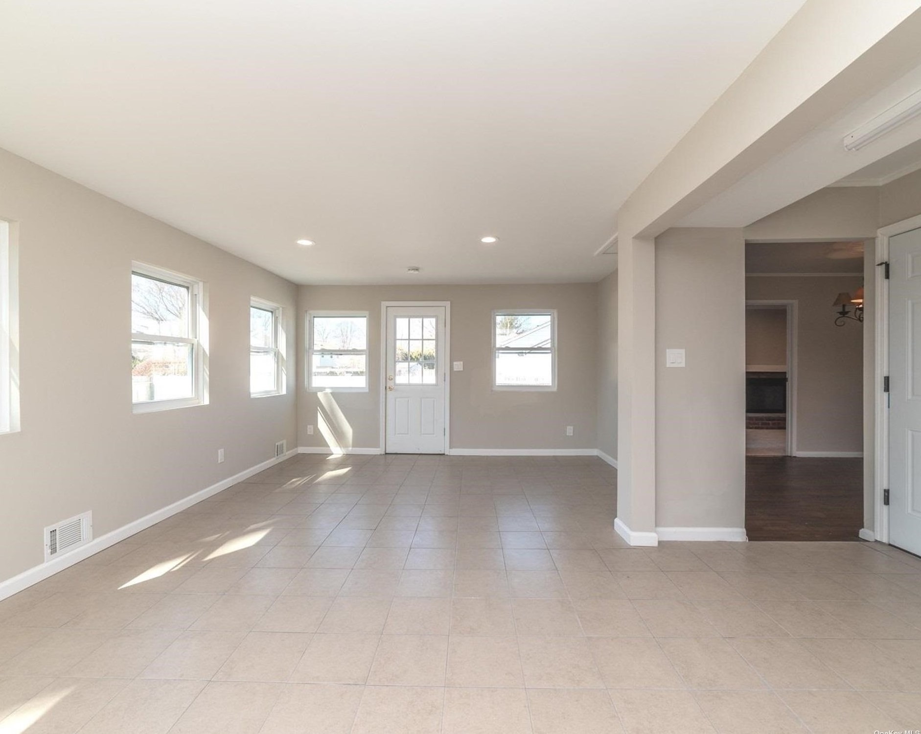 12 Kipling Dr, Greenlawn NY  11740-2713 exterior