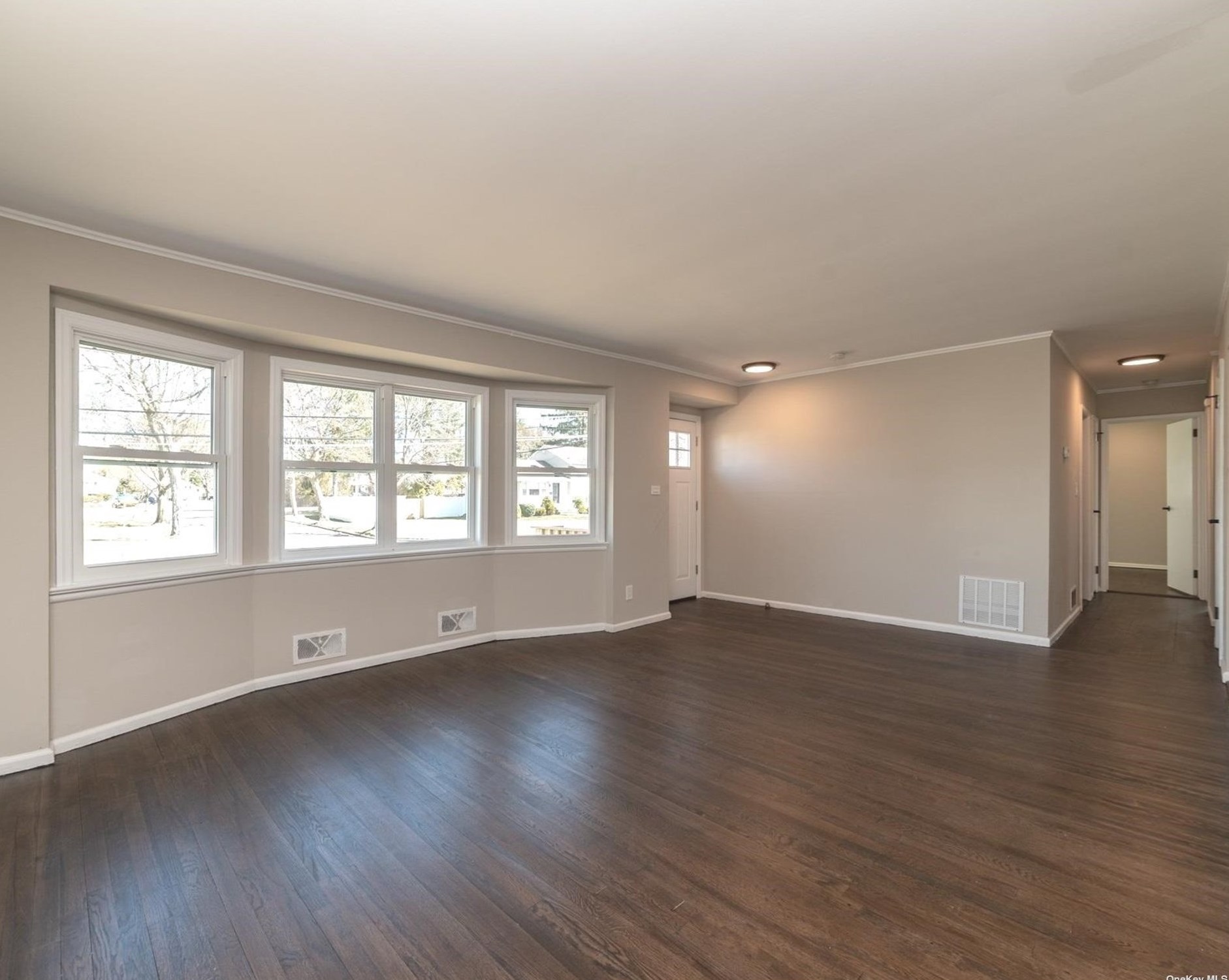 12 Kipling Dr, Greenlawn NY  11740-2713 exterior