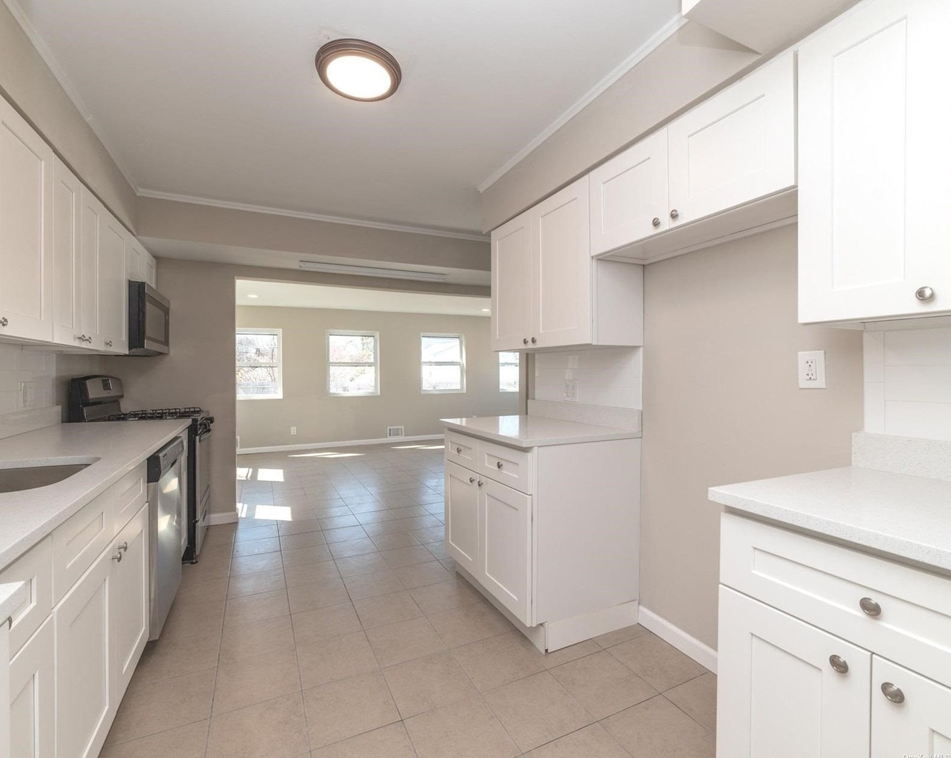 12 Kipling Dr, Greenlawn NY  11740-2713 exterior