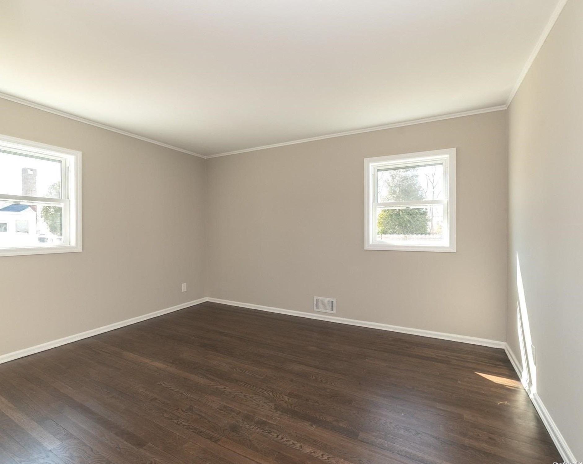 12 Kipling Dr, Greenlawn NY  11740-2713 exterior