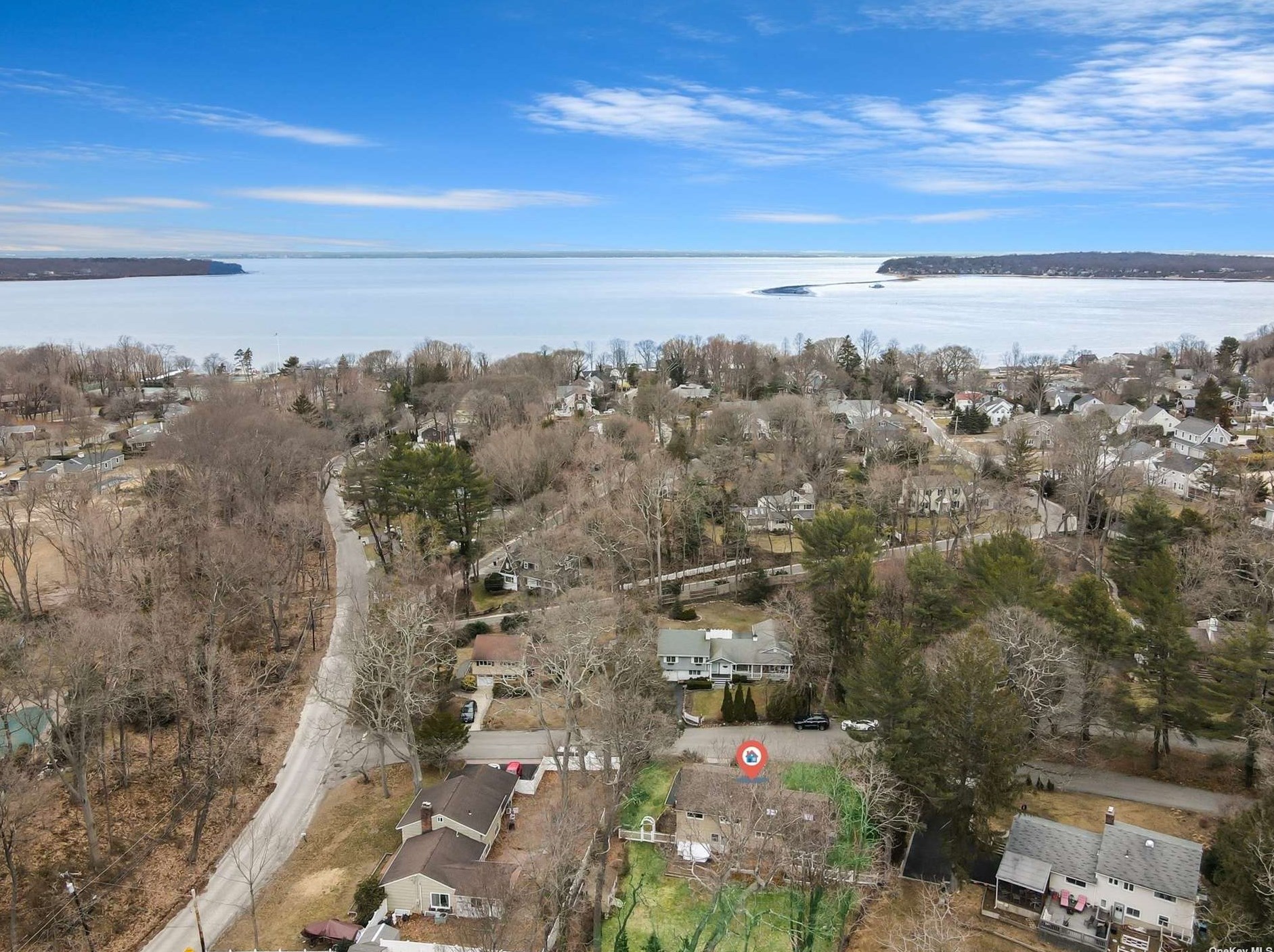 7 Falcon Pl, Hunt NY  11743-1426 exterior