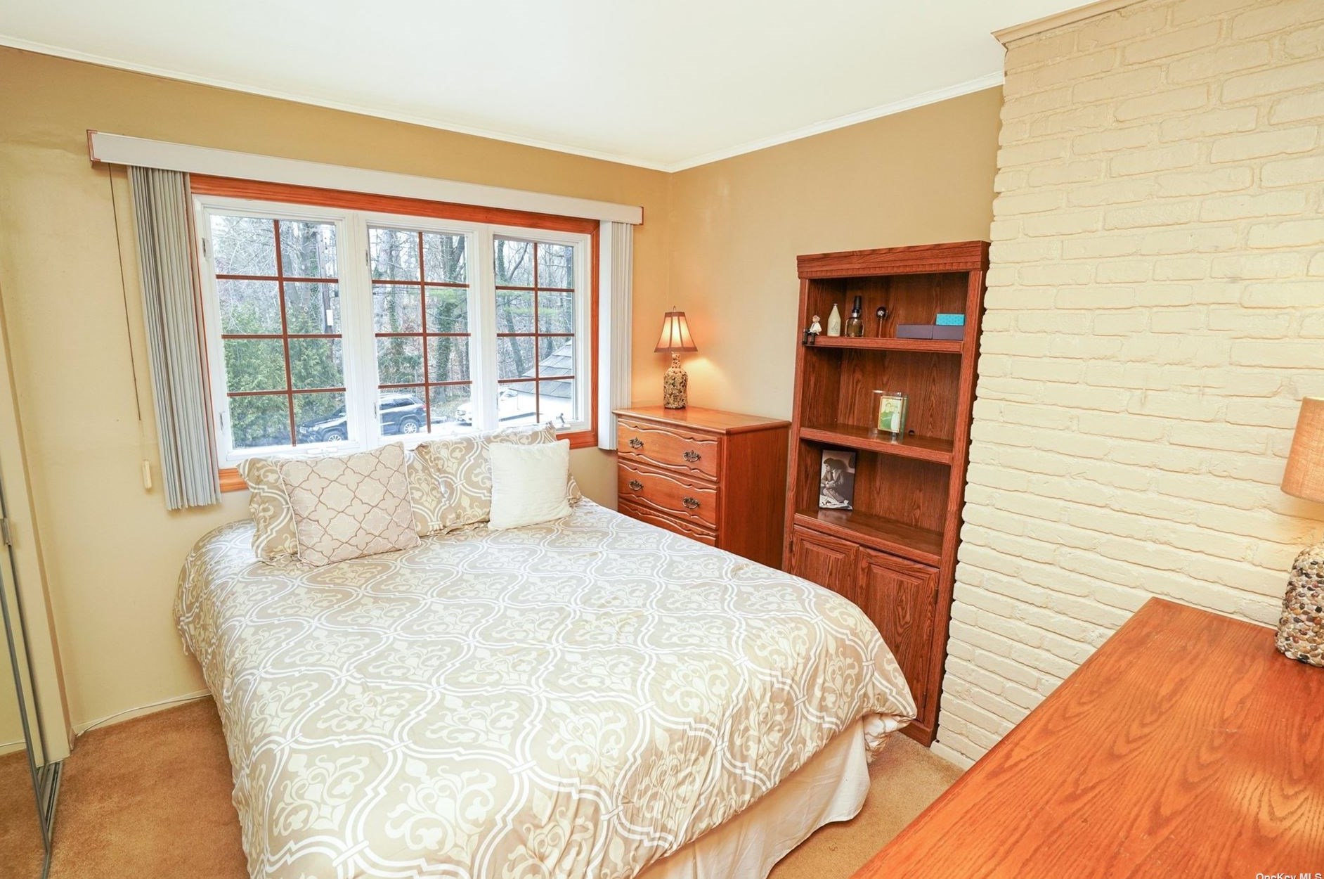 7 Falcon Pl, Hunt NY  11743-1426 exterior