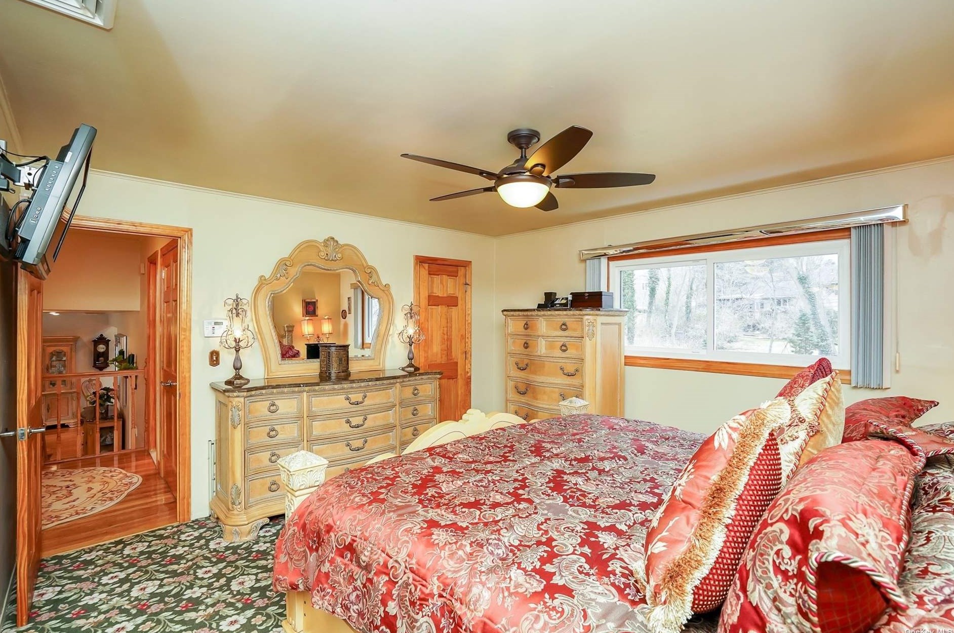 7 Falcon Pl, Hunt NY  11743-1426 exterior