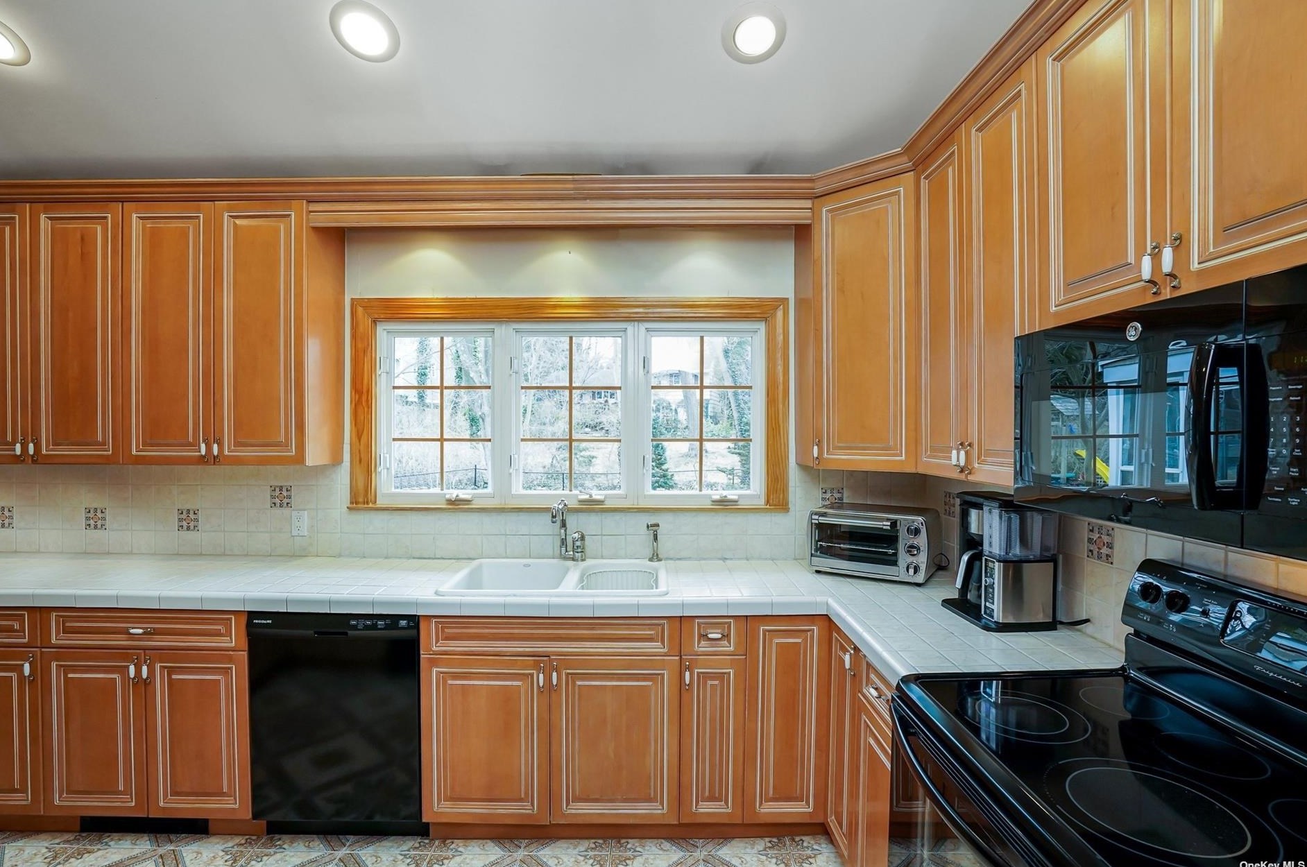 7 Falcon Pl, Hunt NY  11743-1426 exterior