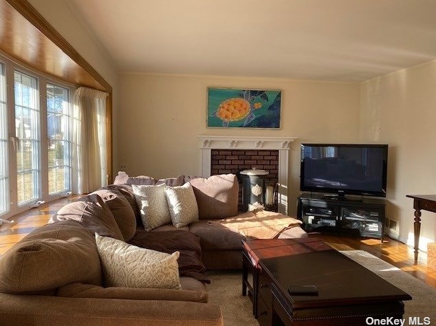 46 Alexander Dr, Syosset NY  11791-4813 exterior