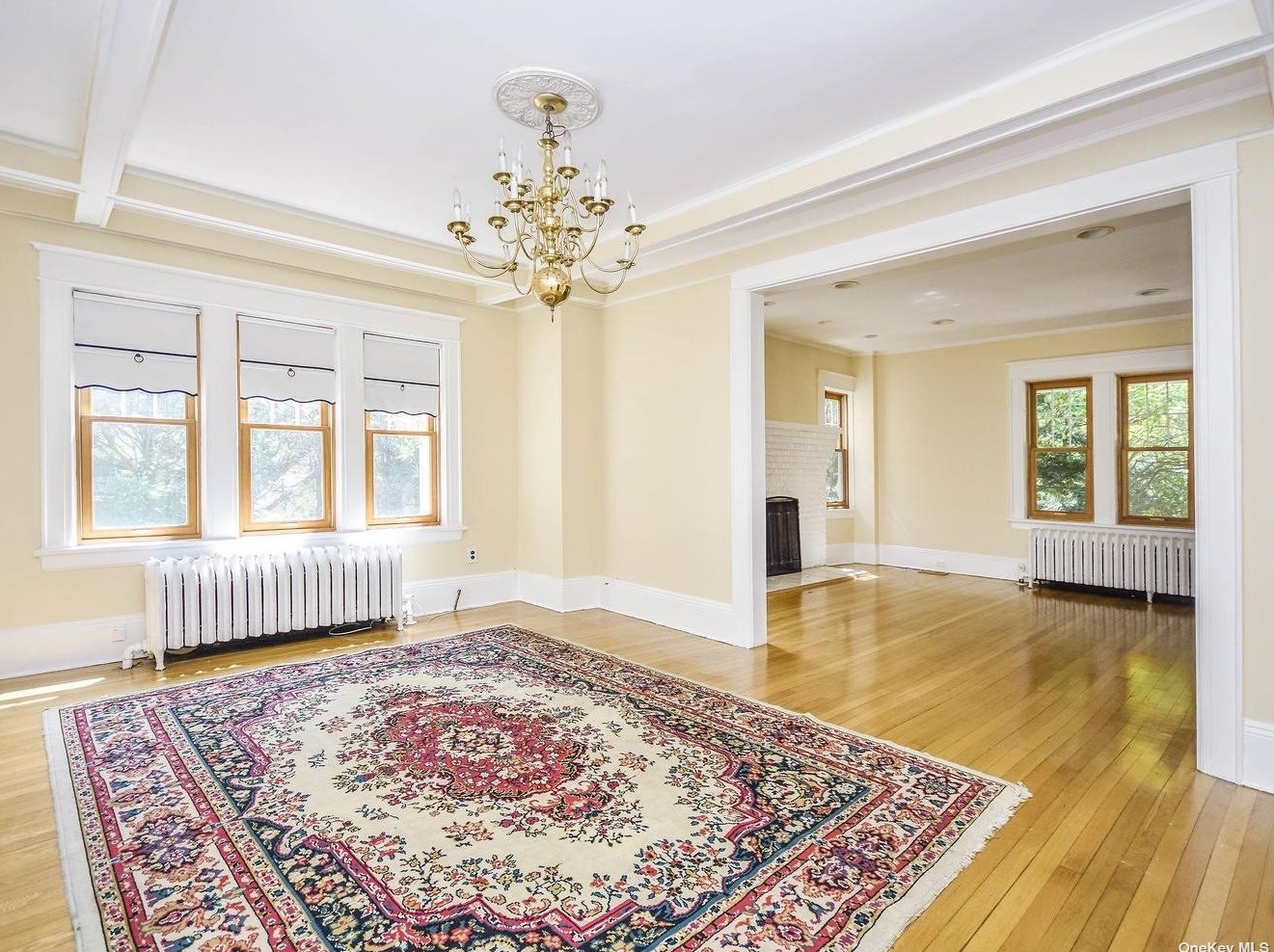 12 Hillside Ave, Port Washington NY  11050-2747 exterior