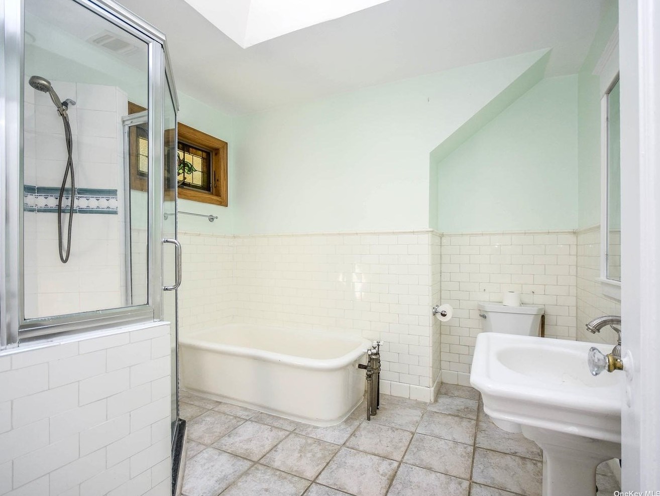 12 Hillside Ave, Port Washington NY  11050-2747 exterior