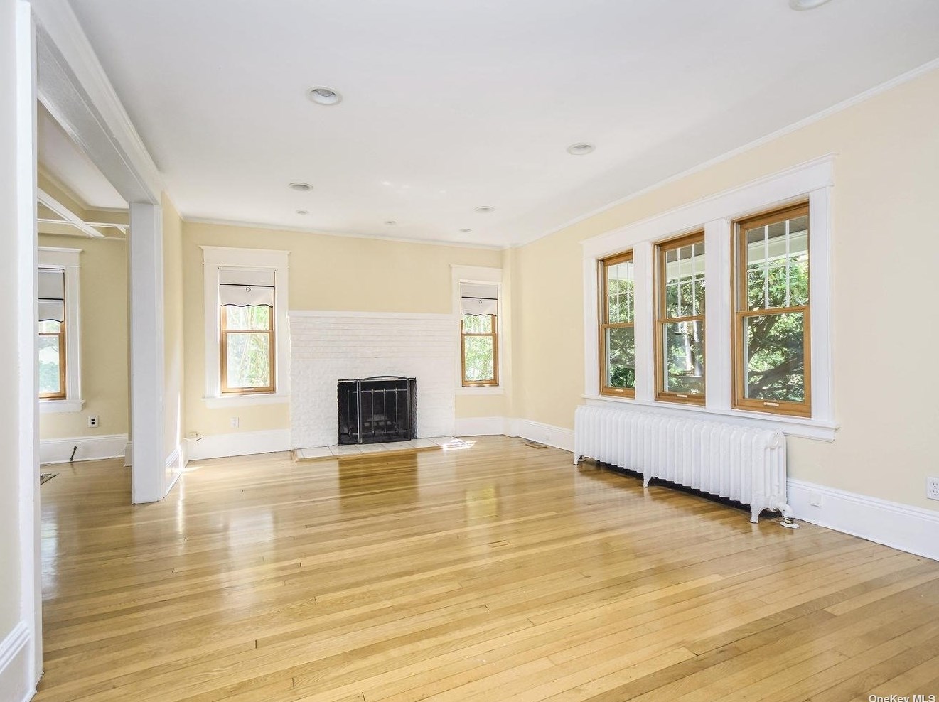 12 Hillside Ave, Port Washington NY  11050-2747 exterior