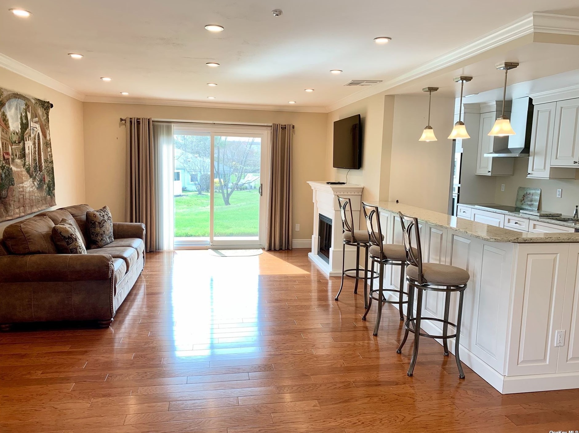 208 Drew Dr, Head Of The Harbor NY  11780-3306 exterior