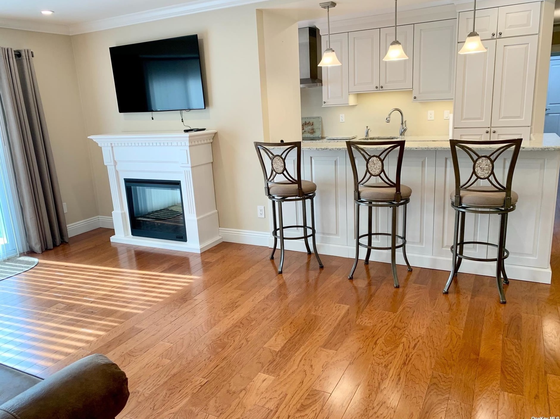 208 Drew Dr, Head Of The Harbor NY  11780-3306 exterior