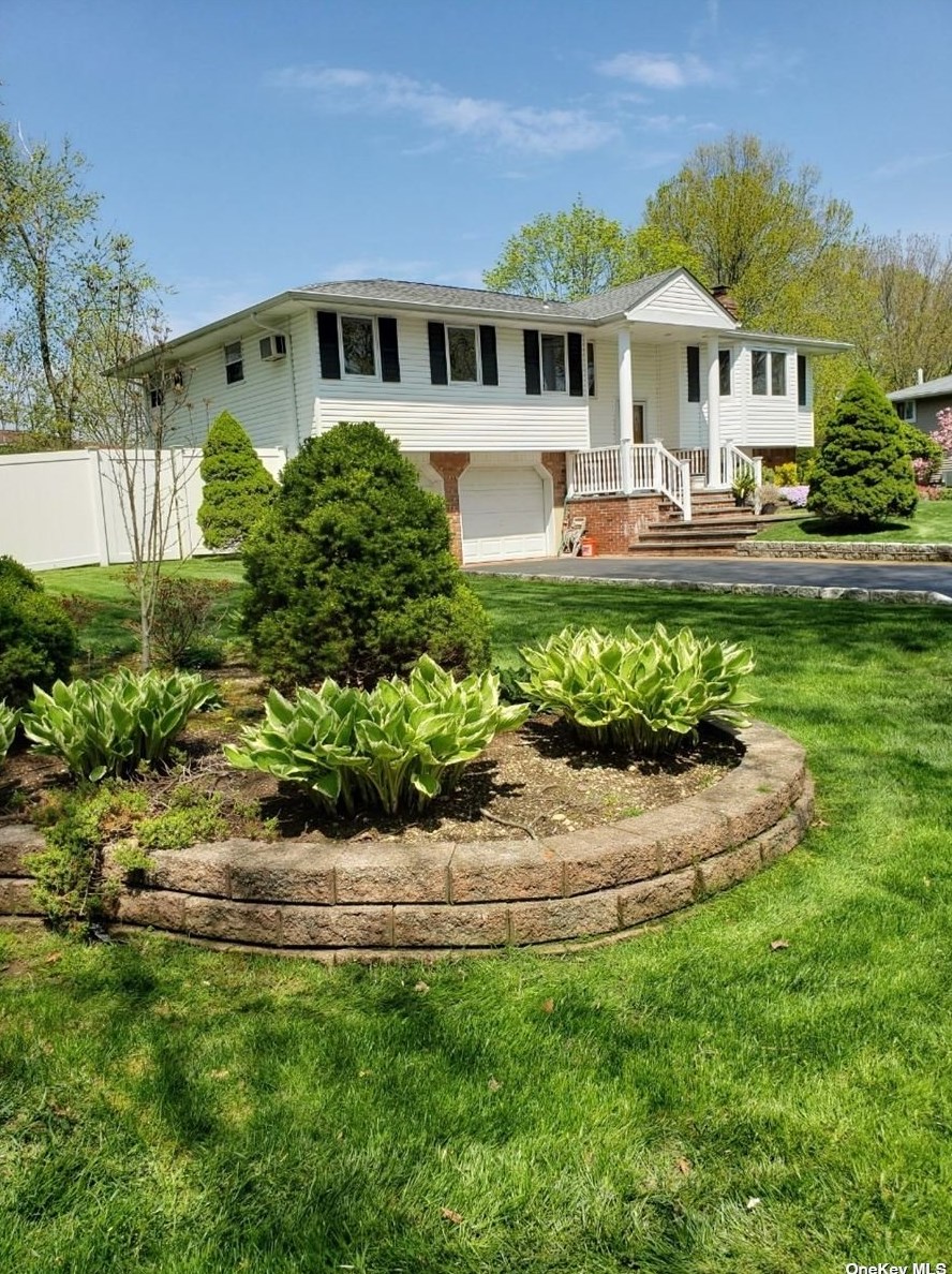 1 Kirkland Dr, Greenlawn NY  11740-2113 exterior