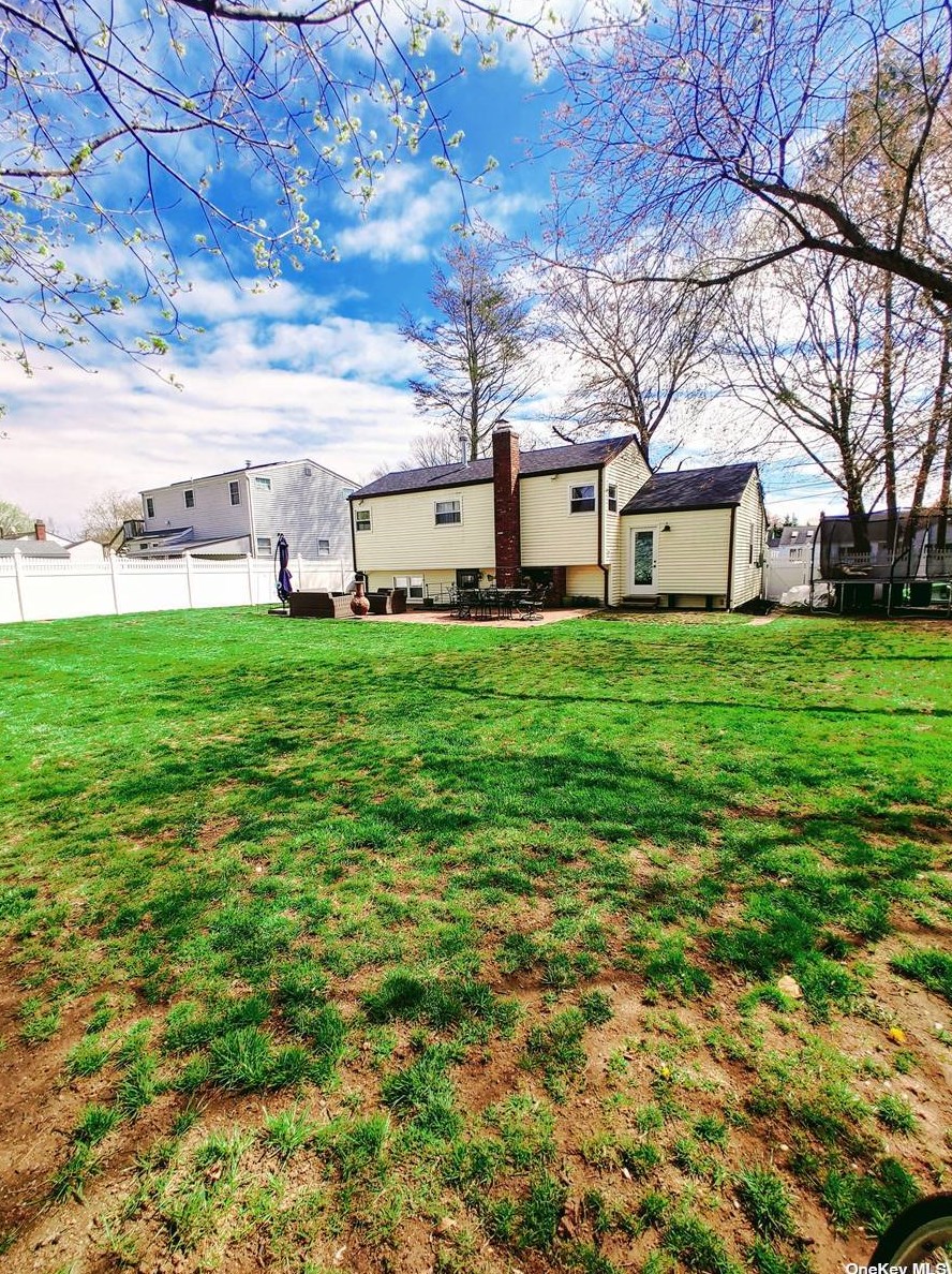 7 Marlboro Dr, Prt Jefferson Station NY  11776-3314 exterior