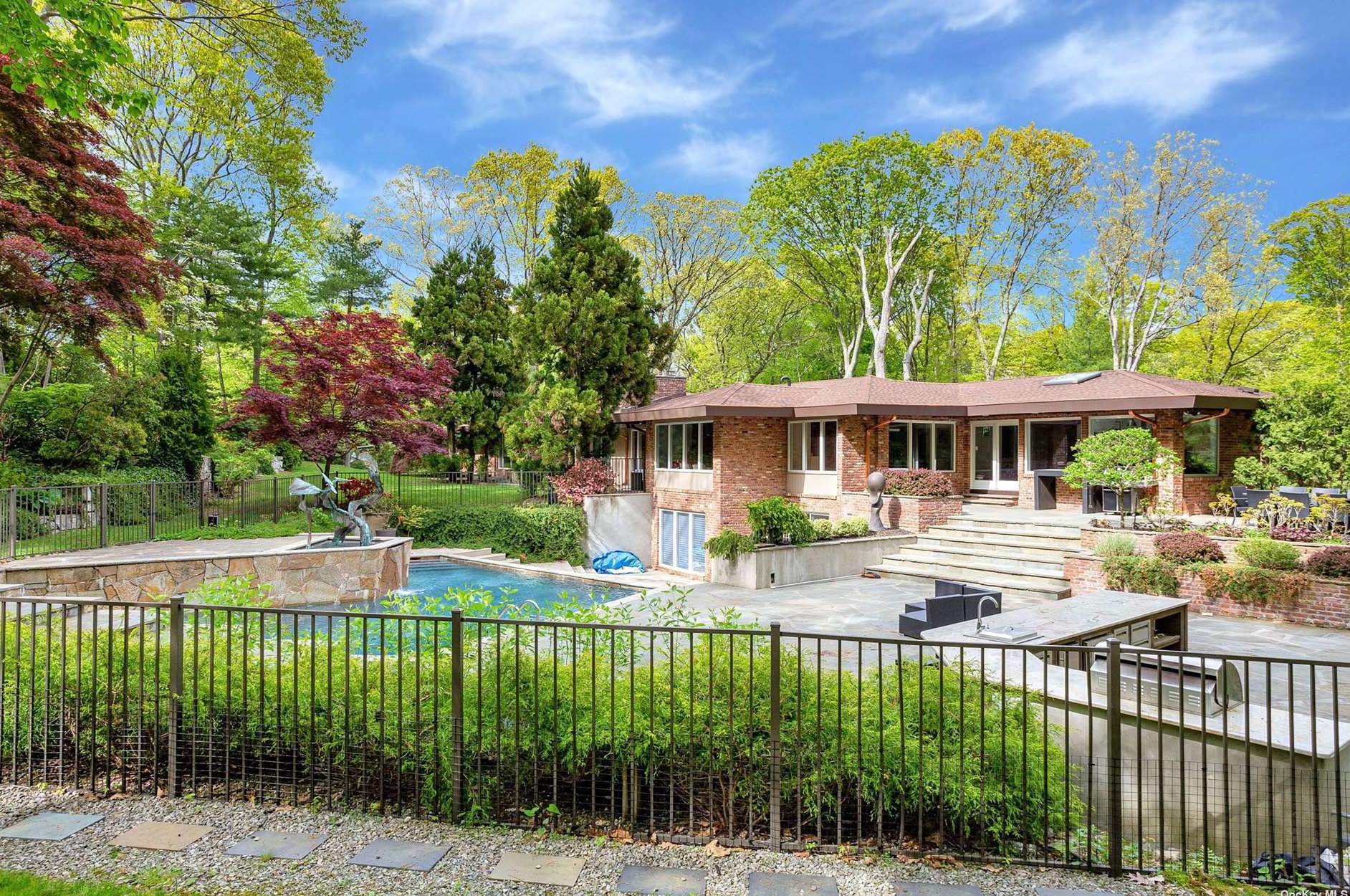 36 Wenwood Dr, Muttontown, NY 11545