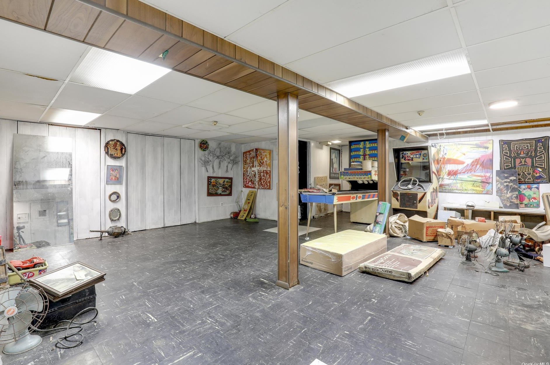 11 Sorgi Ct, Hicksville NY  11803-1822 exterior