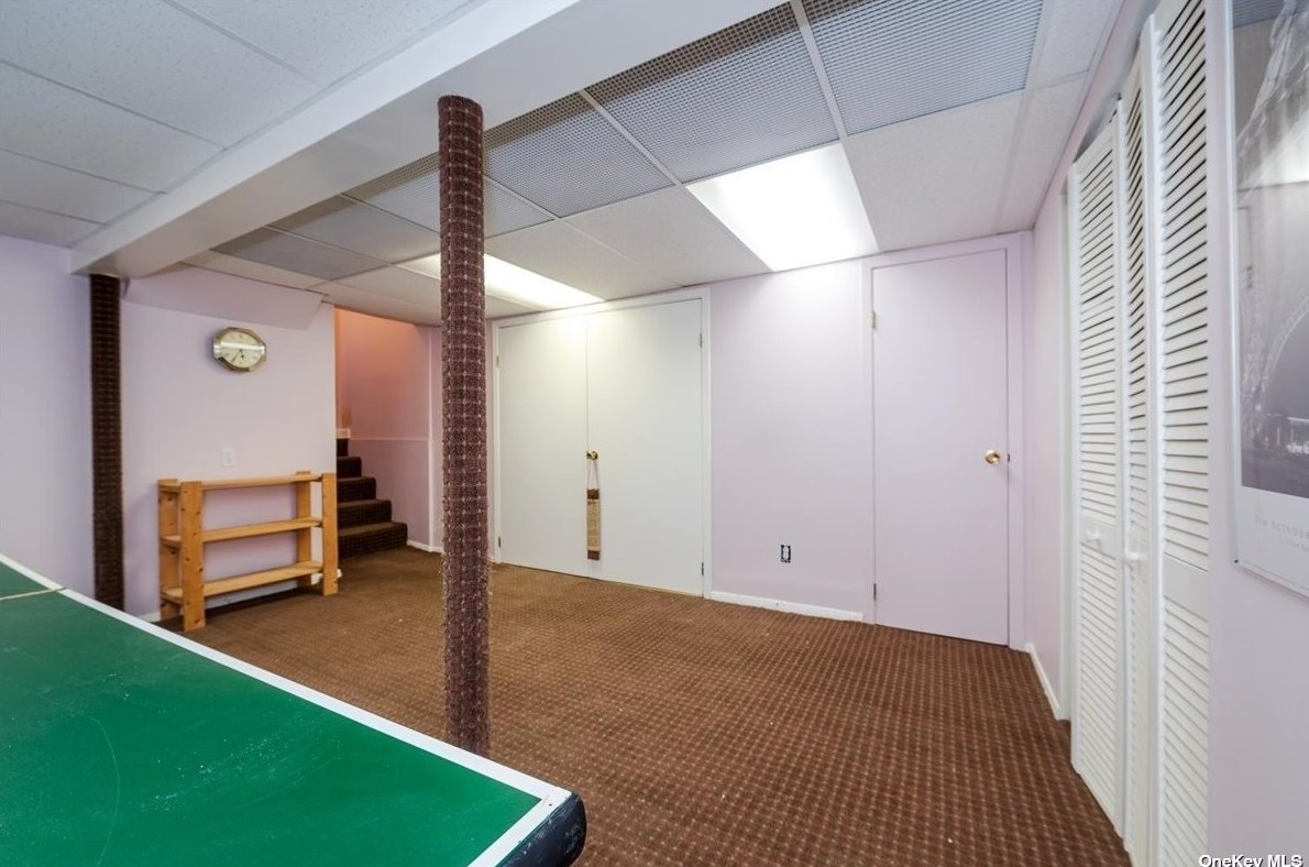 8 Marsak Ln, Syosset NY  11791-4729 exterior