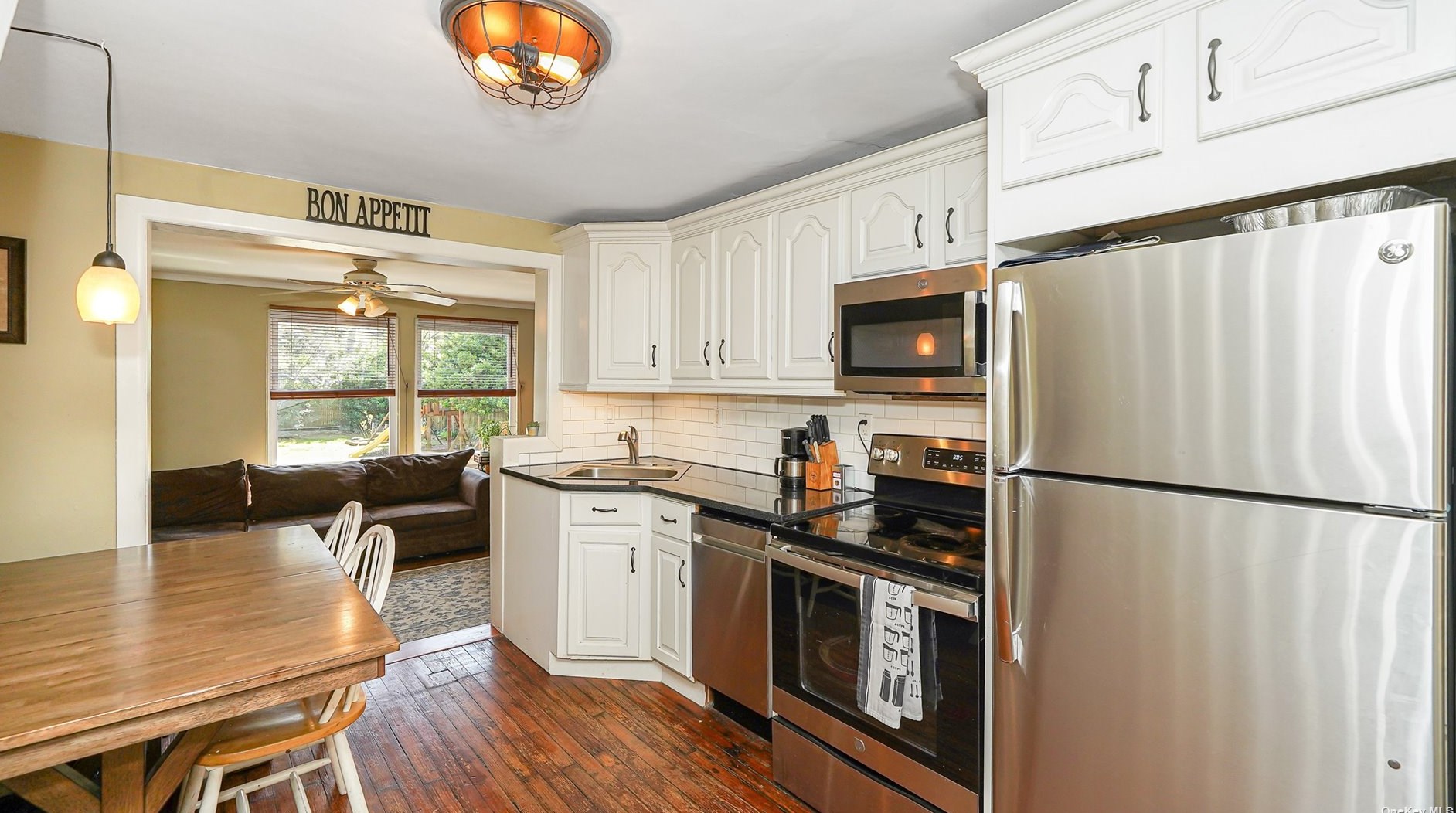 102 Harbor Hill Rd, East Hills NY  11577-1531 exterior